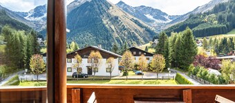Apartment 'Haus Berwang - Alpin' with Mountain View, Private Terrace and Wi-Fi