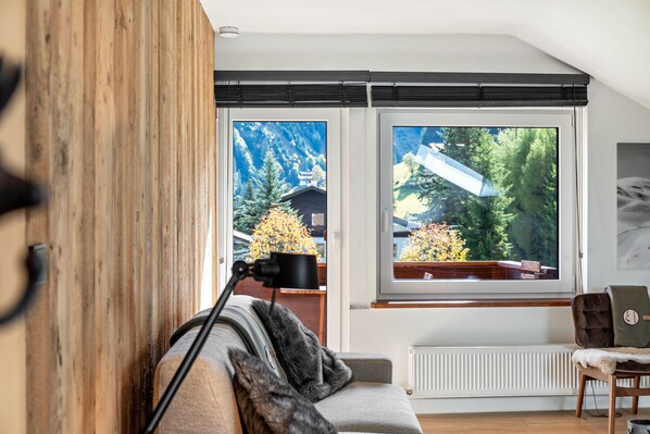 TV - Apartment 'Haus Berwang - Alpin' with Mountain View, Private Terrace and Wi-Fi (Berwang)