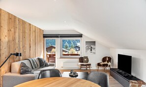 TV - Apartment 'Haus Berwang - Alpin' with Mountain View, Private Terrace and Wi-Fi (Berwang)