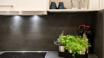 Kühlschrank, Ofen, Herdplatte, Geschirrspüler