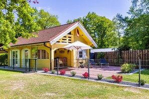 Exterior - Holiday Home 'Haus Miriam' with Private Terrace, Garden and Wi-Fi (Walchum)