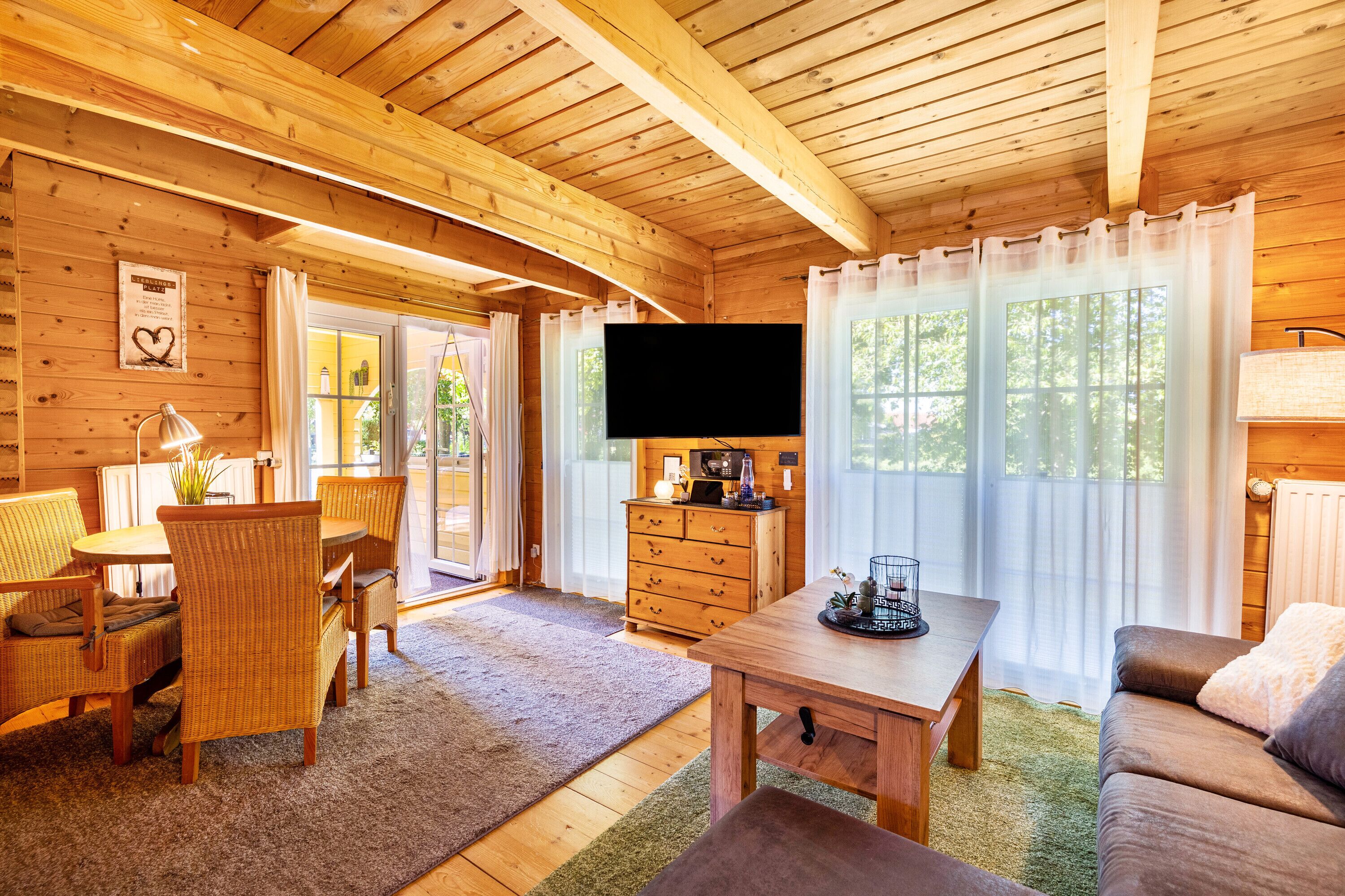 TV, DVD-spiller og stereoanlegg