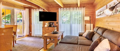 Fernseher, DVD-Player, Stereoanlage