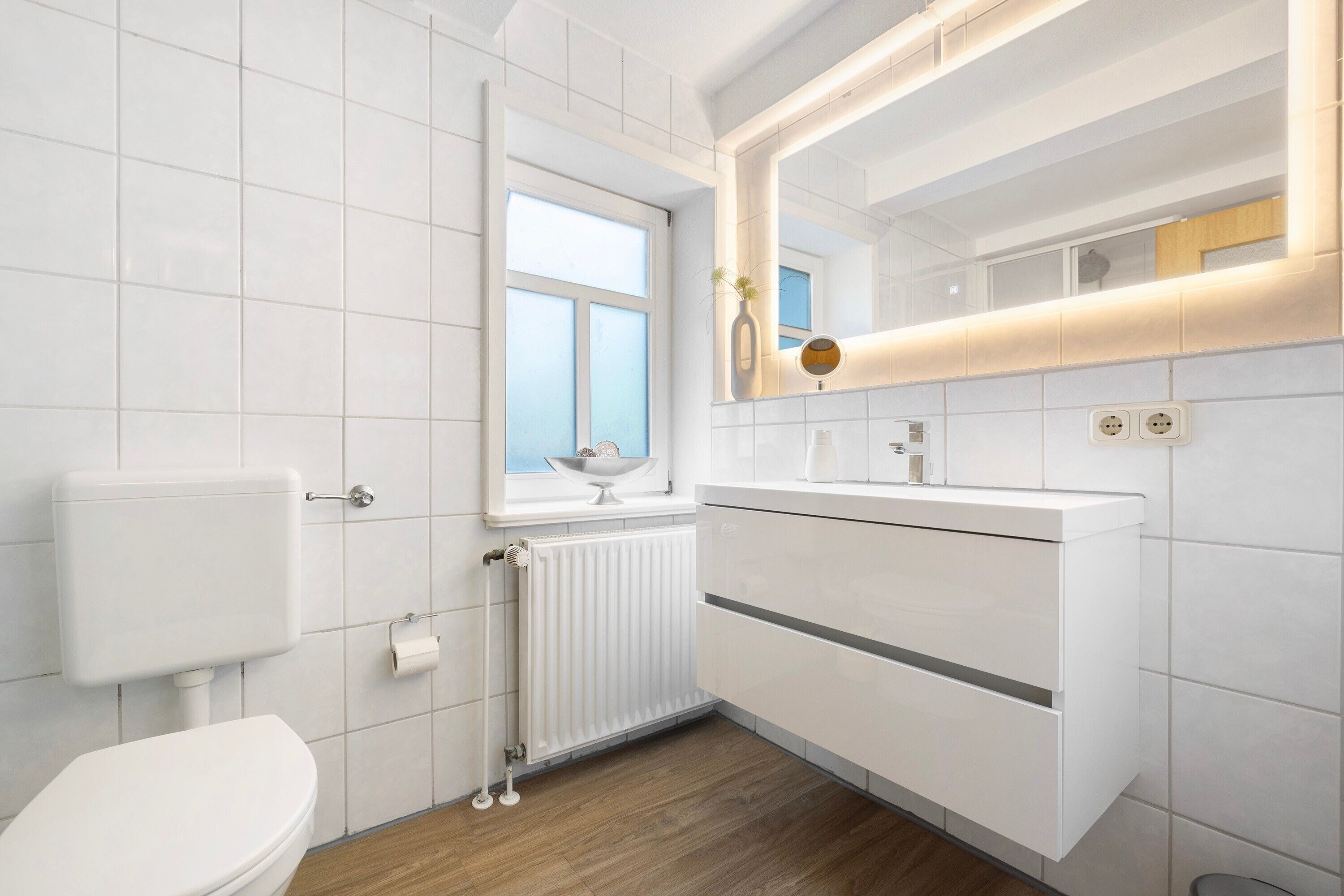 Een douche, gratis toiletartikelen, een haardroger
