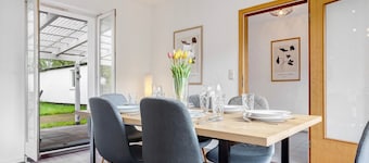Casa vacanze 'Dümmerliebe Am See' con terrazza privata, giardino privato e Wi-Fi