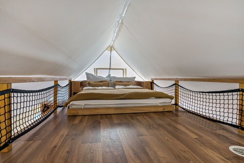Holiday Home 'Safarizelt' with Private Terrace, Wi-Fi and Air Conditioning