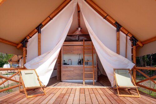 Holiday Home 'Safarizelt' with Private Terrace, Wi-Fi and Air Conditioning