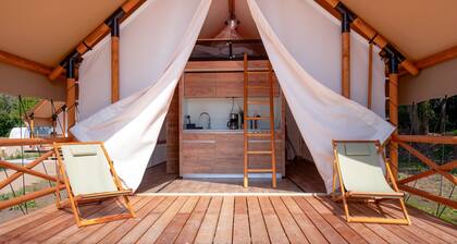 Holiday Home 'Safarizelt' with Private Terrace, Wi-Fi and Air Conditioning