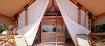 Holiday Home 'Safarizelt' with Private Terrace, Wi-Fi and Air Conditioning