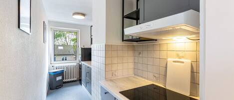 ثلاجة، ميكروويف، فرن، موقد طهي مسطح