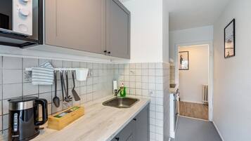 KylskÄp, mikrovÄgsugn, ugn och spishÀll