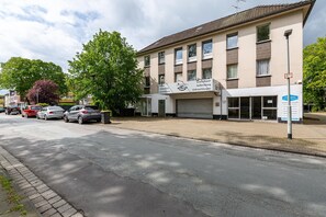 Exterior - Apartment 'Zuhause Für Die Entdeckergruppe' with Wi-Fi (Dinslaken)