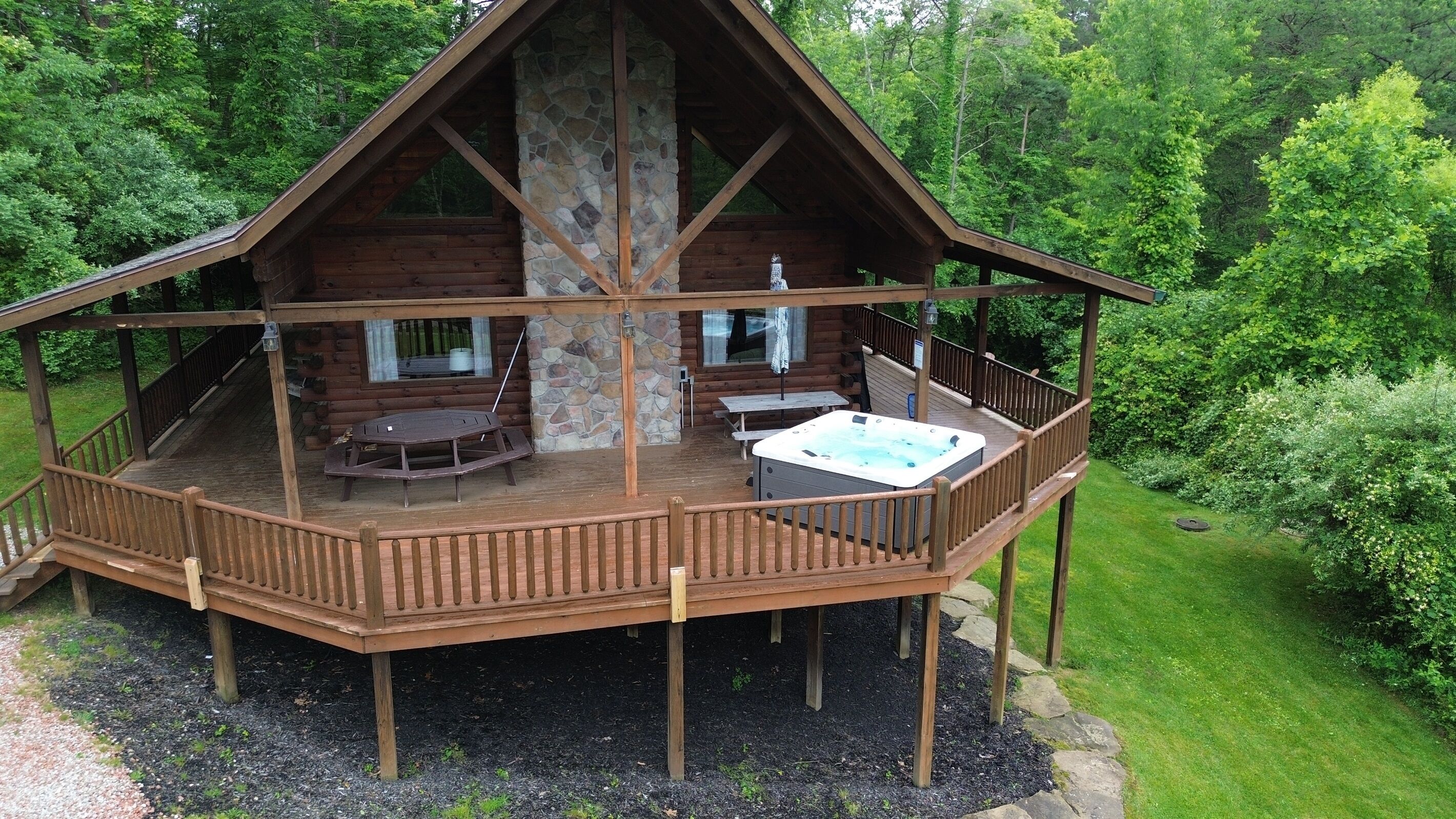 Pine Knoll Loge - Secluded Retreat in Hocking Hills