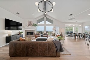 Smart-TV, Tischtennisplatte