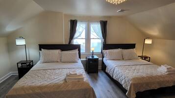 4 habitaciones, tabla de planchar con plancha, wifi y ropa de cama