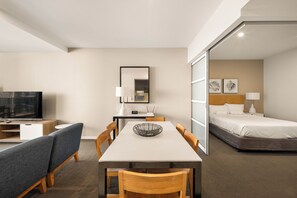 2 habitaciones, tabla de planchar con plancha y wifi gratis 