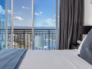 2 bedrooms, iron/ironing board, free WiFi, bed sheets - Sweeping views from your modern apartment! (Gold Coast)