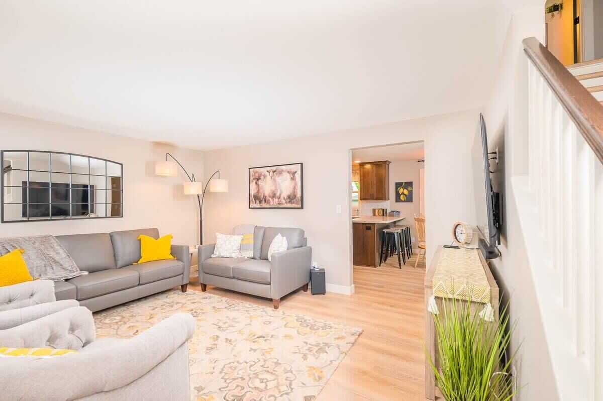 Luxury on Kenwood St - Walk to the Draft!