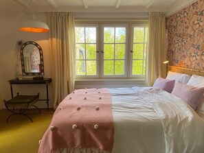 3 bedrooms, iron/ironing board, free WiFi, bed sheets - Ruime Villa met Grote Tuin aan de Voet van de Schoorlse Duinen (Schoorl)