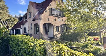 Ruime Villa met Grote Tuin aan de Voet van de Schoorlse Duinen