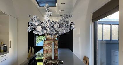 Ruime Villa met Grote Tuin aan de Voet van de Schoorlse Duinen