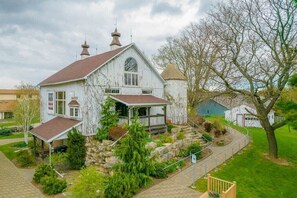 Exterior - Urban Farmstead & Game Barn - Appleton Getaway! (Appleton)