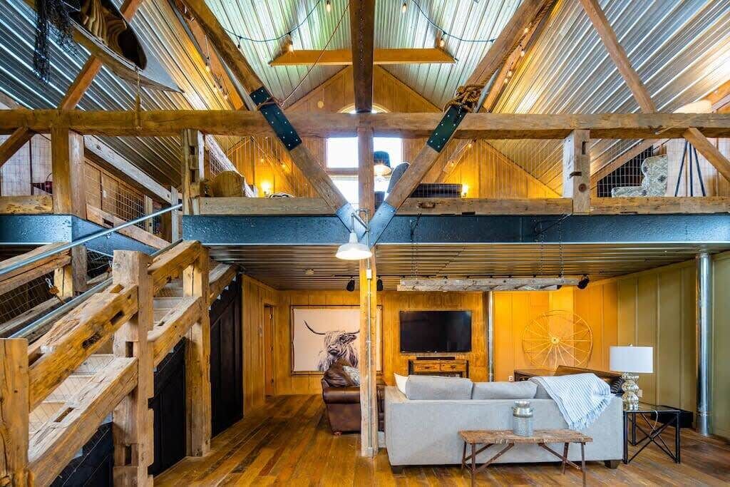 Televisión y oficina 