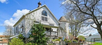 Renovated Farmhouse with Game Barn & Firepit Fun