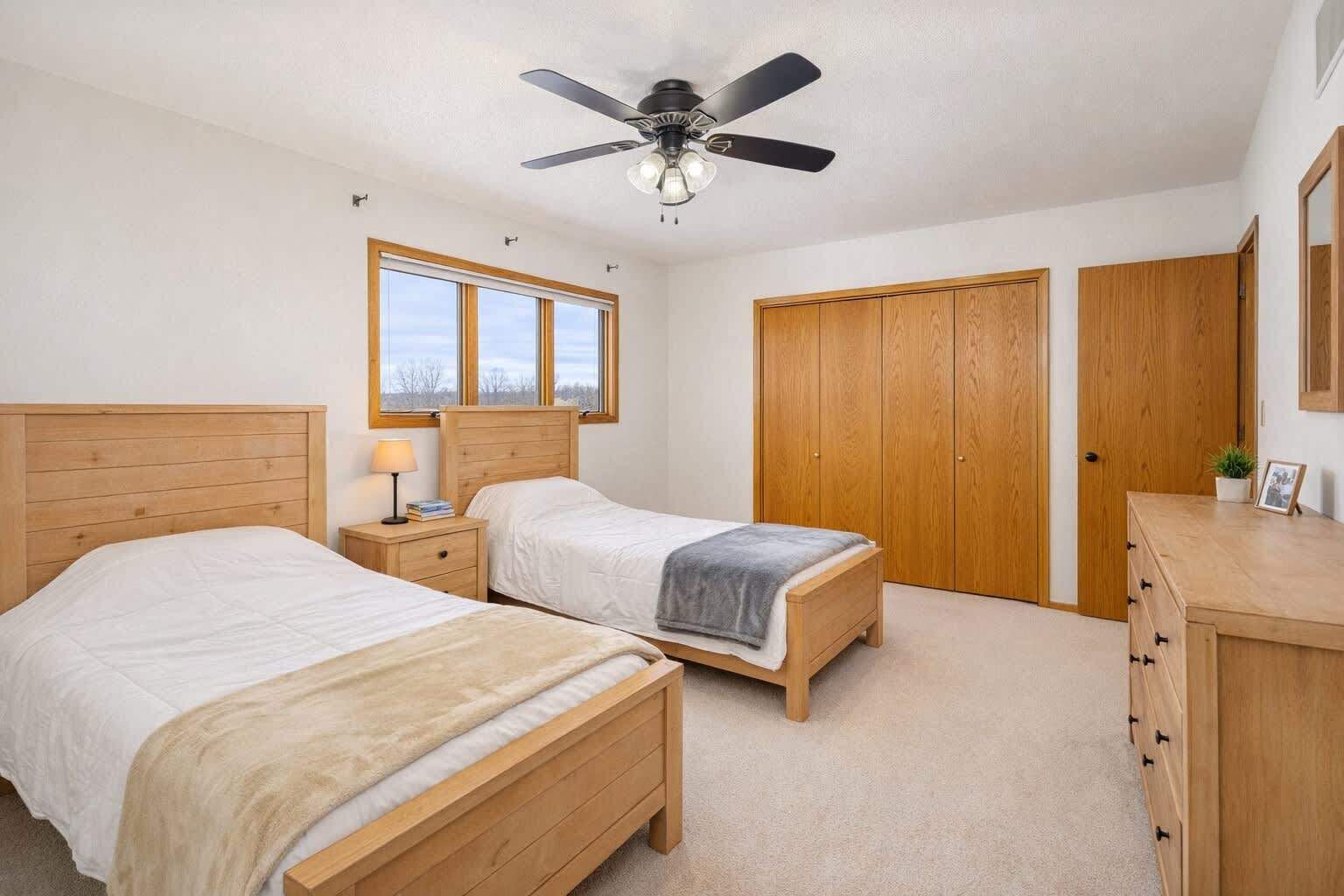 3 chambres, fer et planche à repasser, Wi-Fi, draps fournis