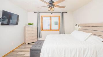 3 bedrooms, iron/ironing board, WiFi, bed sheets