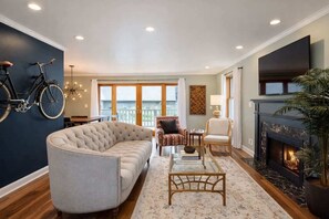 电视、壁炉、办公室