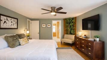 3 bedrooms, desk, iron/ironing board, WiFi
