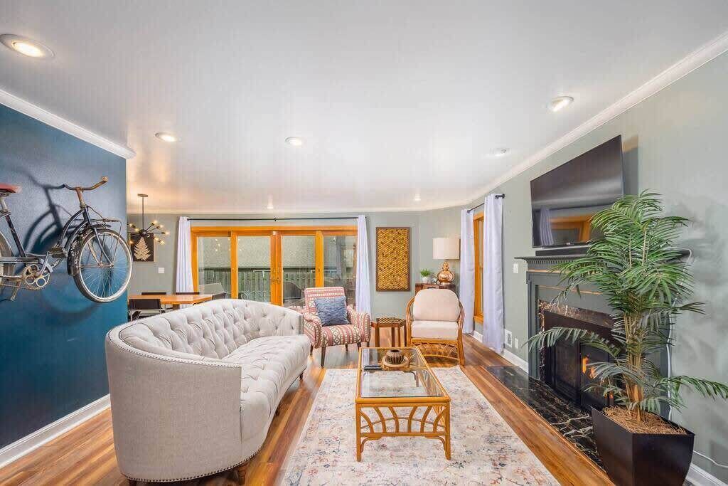 Fernseher, Kamin, Arbeitsbereiche