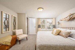 4 bedrooms, desk, iron/ironing board, WiFi - Crisp AND Clean  4 bedroom  2 bath  sleeps 9 (Appleton)