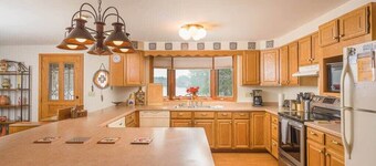 -Lake House Vacation Sleeps 12, Private Dock