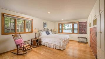 4 soverom, skrivebord, strykejern/-brett og wi-fi