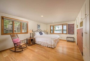 4 habitaciones, escritorio, tabla de planchar con plancha y wifi 