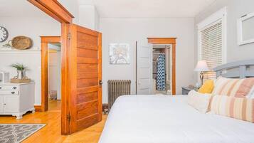 4 Schlafzimmer, Schreibtisch, Bügeleisen/Bügelbrett, WLAN