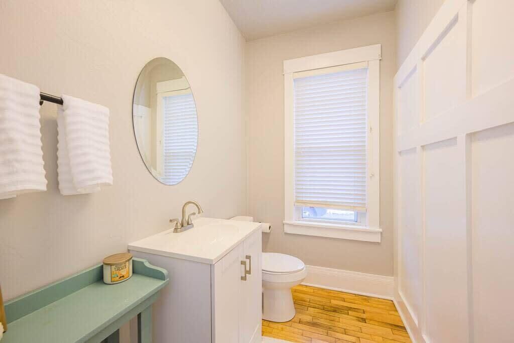 Ducha, secador de pelo y toallas