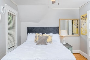 4 bedrooms, desk, iron/ironing board, WiFi