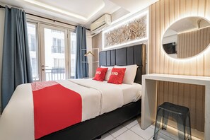 Free WiFi, bed sheets - OYO 93835 The Jarrdin Apartemen By D Carpenter (Bandung)