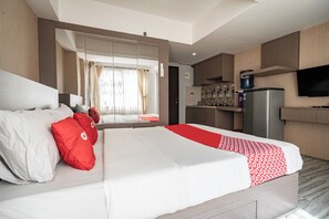 Free WiFi, bed sheets