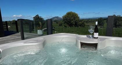 Panoramic mountain and rural views - central to key destinations