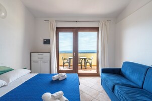 In-room safe, iron/ironing board, bed sheets