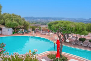 Outdoor pool, pool umbrellas, sun loungers