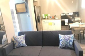 Living area - Desert Casita Guesthouse (Joshua Tree)