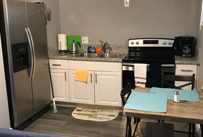 Private kitchen - Desert Casita Guesthouse (Joshua Tree)