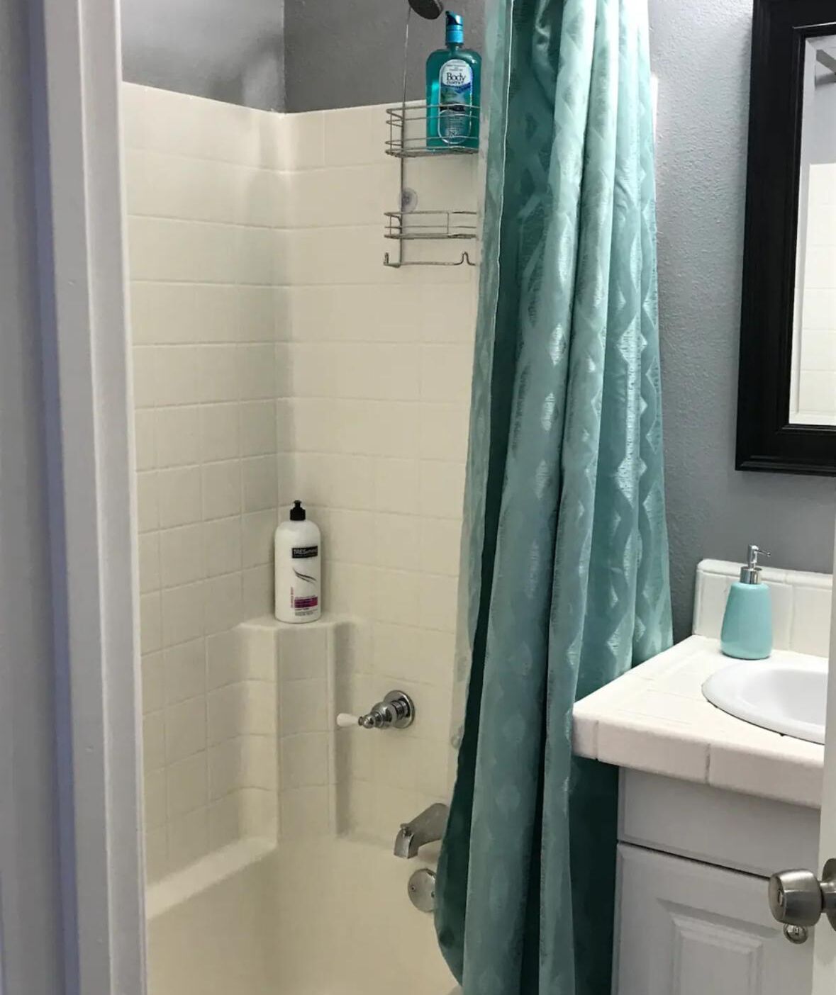 Towels, soap, shampoo, toilet paper