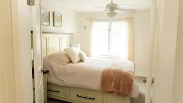 1 bedroom, iron/ironing board, free WiFi