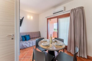 Téléviseur à DEL de 32 po avec télévision par satellite